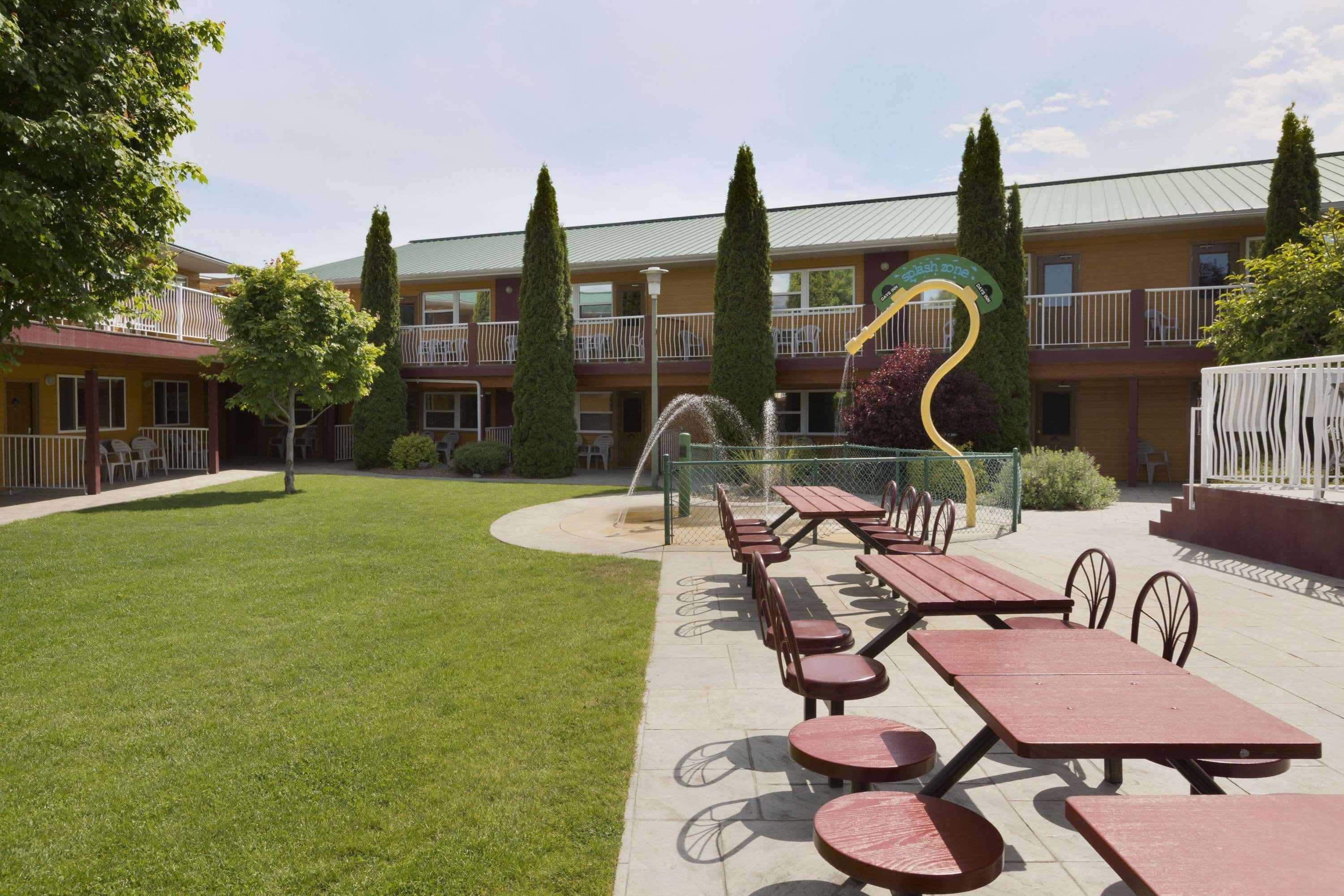 Days Inn By Wyndham Penticton Conference Centre Exteriör bild